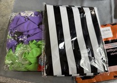 Halloween Party Decoration Kit with Black and Purple Balloons
