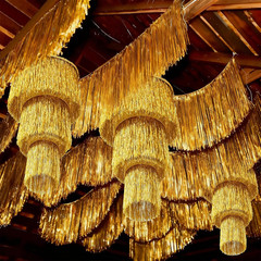 1920s Gold Party Decorations – 6 Pcs Fringe Chandelier & Garland Set