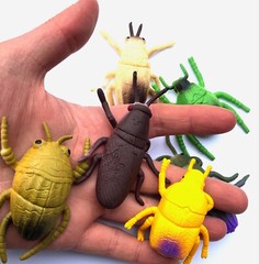 6x Rubber Beetles Joke Halloween Prop Novelty Cockroaches Insects Prank Fake Fun