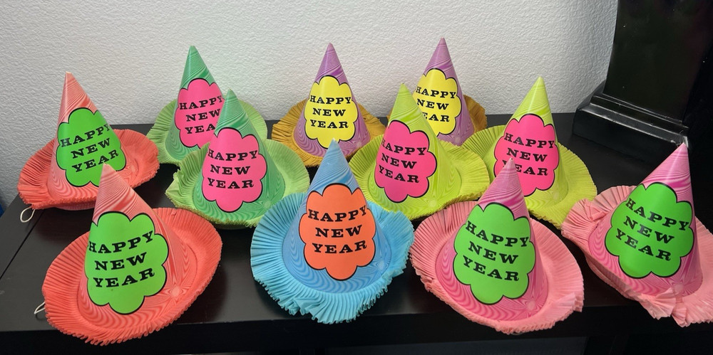 Vintage RARE! Mid Century 1960’s Paper Party Hats 11 Happy New Year Green Pink