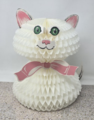 Vintage White Kitty Cat Honeycomb Table Centerpiece