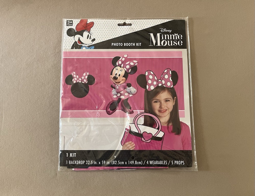 Minnie Mouse Photo Booth Kit~32.5” X 59” Backdrop, 4 Wearables & 5 Props, New!