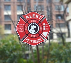 Pet Alert Stickers Static Cling Window Decals 5*5 inches, Multicolor