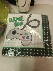 Gamer party supplies, MINECRAFT theme balloons, gamer shirt Kid M, bday hats