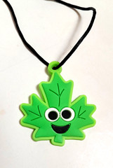4pcs Cute Kids Cartoon Smiley Face Leaf Necklace Party Classroom Gift Favors Toy