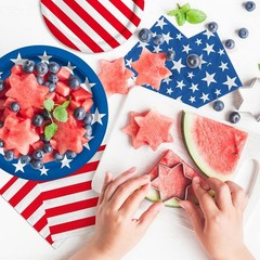 Complete Patriotic Party Set: 50 Disposable Plates & Napkins for Independence…