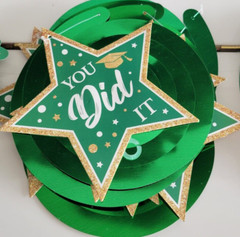 98 PIECES GRADUATION PARTY DECORATIONS CARDBOARD WITH GREEN AND YELLOW FOILS