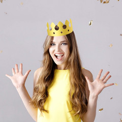 28 Pieces Paper Crowns Golden Party King Crown Paper Birthday Crown Hats Gold Cr