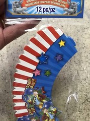 Ringling Bros 12 Pieces Cupcake Wrap and Picks Clowns New Sealed – Fast Shipping