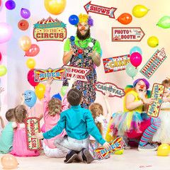 24 Pieces Carnival Decorations Circus Party Directional Sign Welcome to the Circ