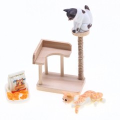 Miniature Cat Climbing Frame Scene Prop for Dollhouses and DIY Projects