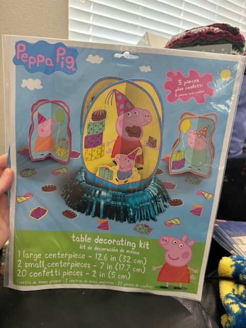 Peppa Pig 23 Piece Table Decorating Kit Party Supply New!!!