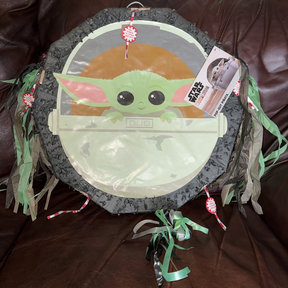 Disney Pop Out Piñata Yoda Star Wars The Mandalorian 18 in Circle NWT