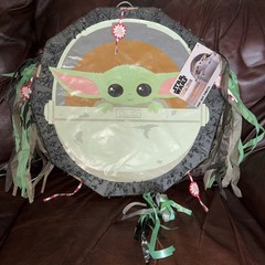 Disney Pop Out Piñata Yoda Star Wars The Mandalorian 18 in Circle NWT