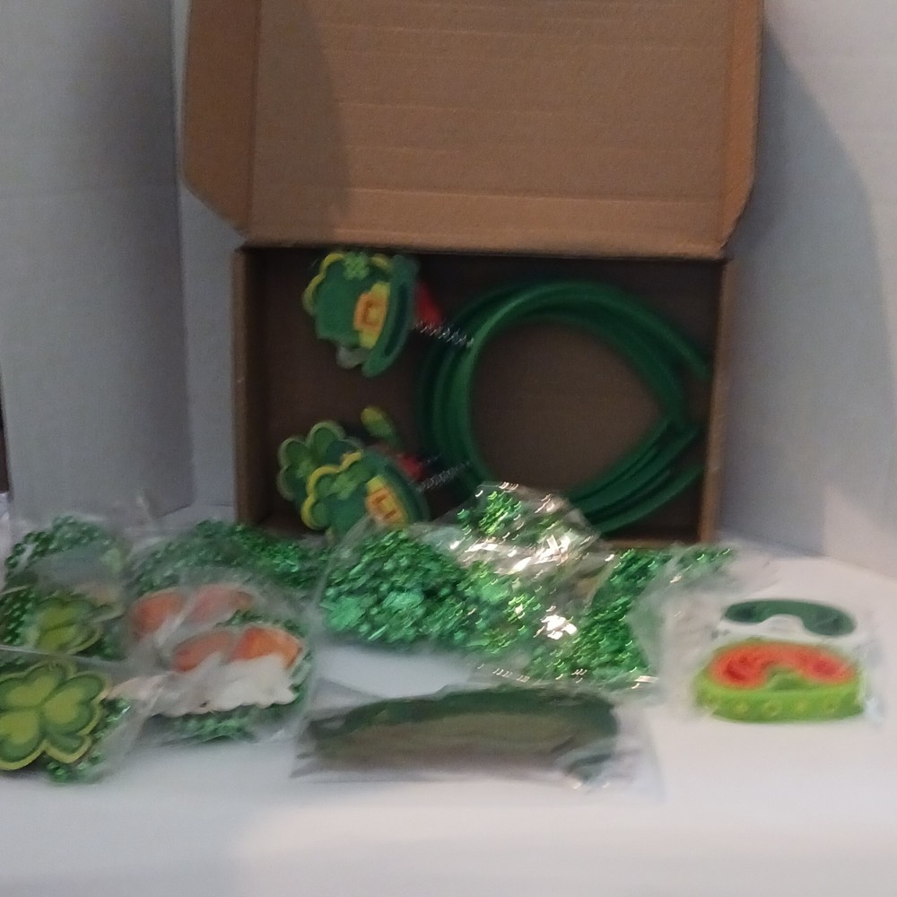 St. Patrick’s Day Party Decoration Lot Green Shamrock Plastic Beads & Headbands