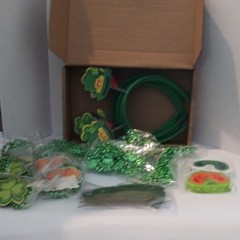 St. Patrick’s Day Party Decoration Lot Green Shamrock Plastic Beads & Headbands