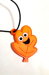 4pcs Cute Kids Cartoon Smiley Face Leaf Necklace Party Classroom Gift Favors Toy