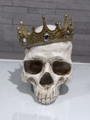 Crooked Crown Royalty Skull Skeleton Head Horror Halloween Ornament Decoration