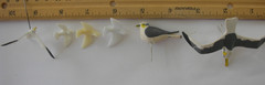 VINTAGE LOT 98 MINI WHITE/OFF WHITE PLASTIC BIRDS SEA GULLS DOVE VARIOUS SIZES