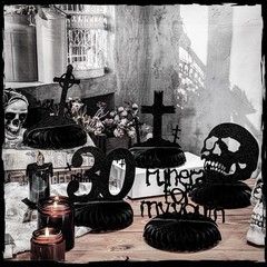 8 PCS Death To My 20s Decorations RIP Goth 30th Birthday Honeycomb Black