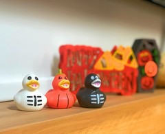 Funiverse 24 Pack Halloween Jeep Rubber Ducky Assortment – Perfect Trick or T…