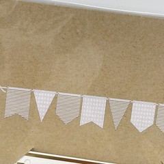 17-Piece Gold Foil Striped Triangle Pennant Hanging Room Decor Banner 60 Inches