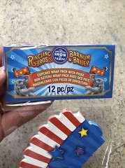 Ringling Bros 12 Pieces Cupcake Wrap and Picks Clowns New Sealed – Fast Shipping