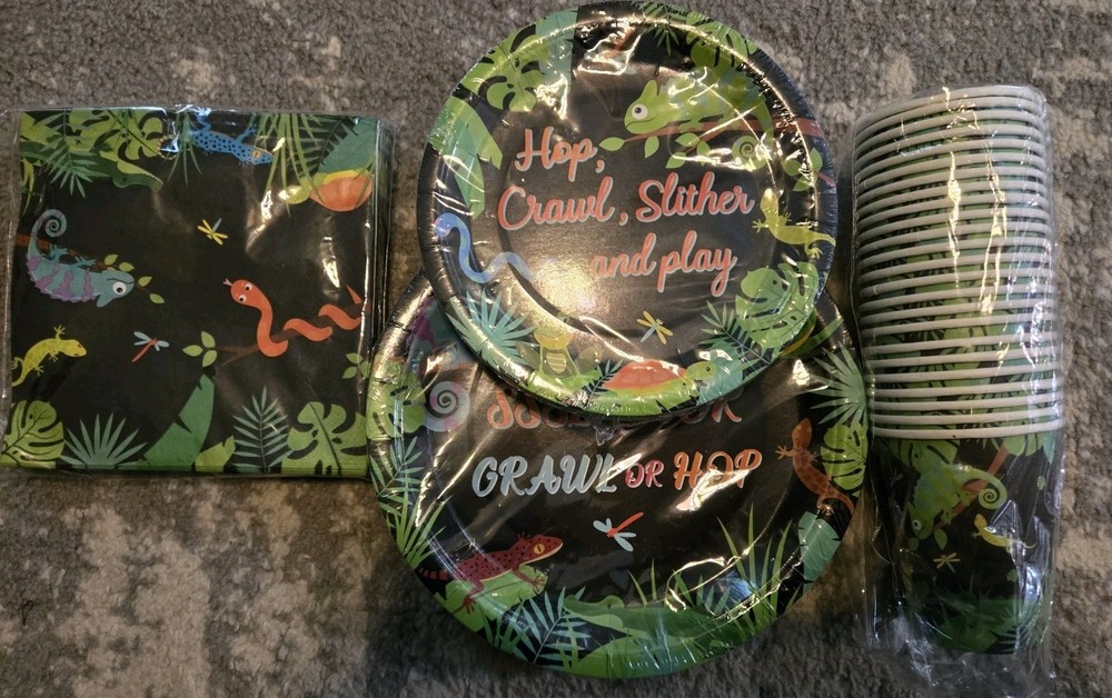 Hop, Crawl, Slither And Play 24 Guest Party Table Decor