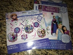 Disney Frozen Scene Setters 5pcs Wall Decorating Kit + 12 Swirl Decorations Set