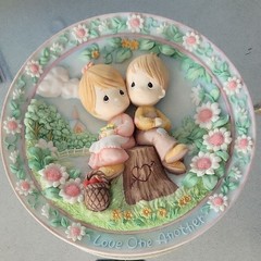 Precious Moments Love One Another Decorative Plate – Pink and Green #01239