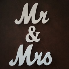 Mr and Mrs Signs Wedding Table Decorations Wood Freestanding White – GIFT!