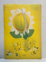 Vintage Hallmark Plan A Party Daisy Days Honeycomb Floral Table Centerpiece