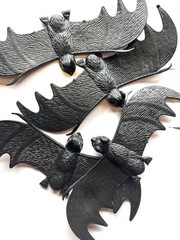 4x Halloween plastic bats small trick or treat gift fancy dress accessories 1