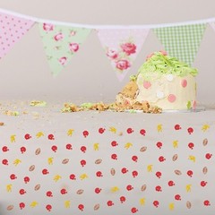 100-Count Football Player Table Confetti for Sport Theme Birthday Rugby