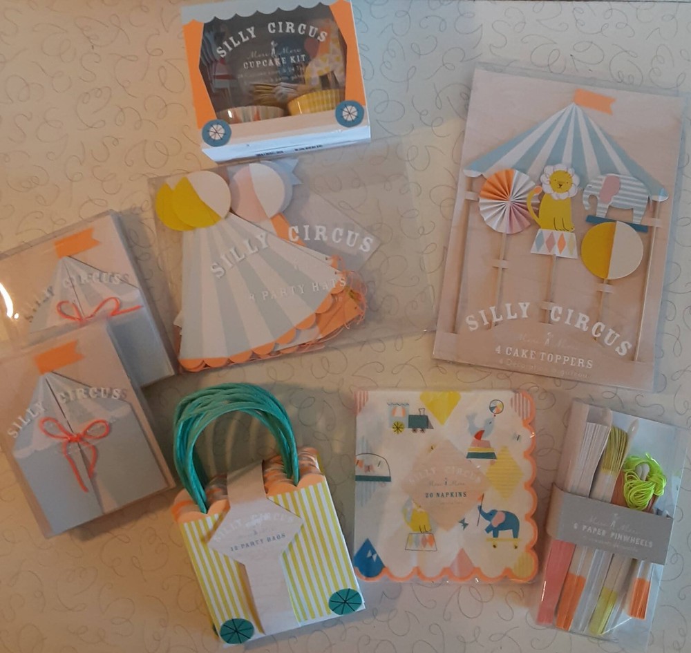 Party Set Supplies Silly Circus Invitations Gift Bags Pinwheels Hats More