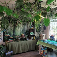 Jungle Party Decoration Set – 10×13 ft Tropical Netting & Greenery Garland for L