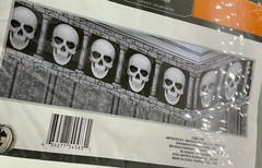 Halloween Graveyard Haunted House Party Spooky Skulls 25 ft Plastic Wall Border