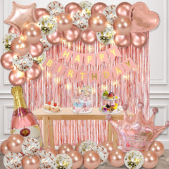 Decoración cumpleaños oro rosa con pancarta, globos, luces, corona, cortinas