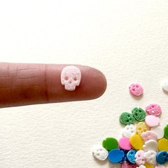 20pcs Miniature Skull charms tiny plastic Flat back 7mm x 9mm Nail art