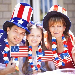 40 PCS Red White and Blue Flower Leis & Flags – Perfect 4th of July Favors
