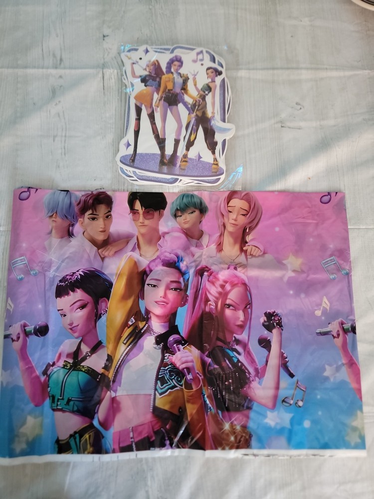 Kpop Style Cover Table And Banner