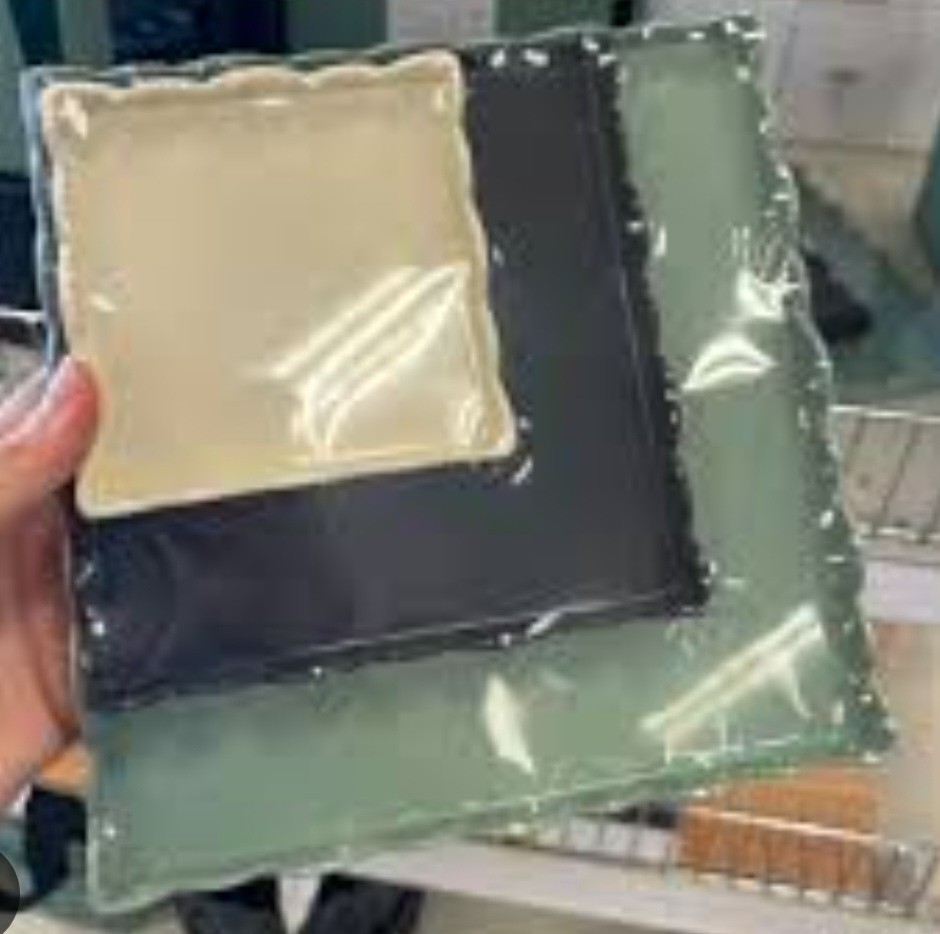 Party Services Trays 6 Count White 4-1/2″ Black 6-1/2″ Green 8-1/2″.