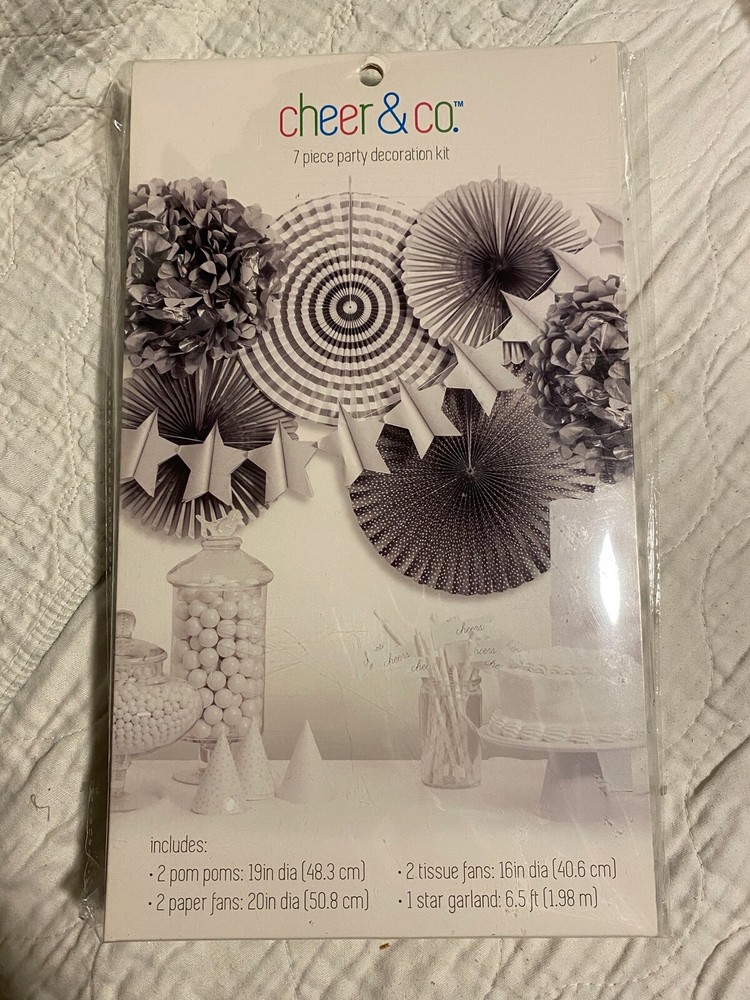 Cheer & Co GRAY 7 Piece Party Decoration Kit – NEW