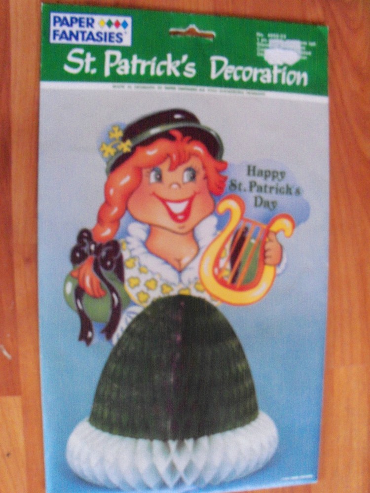 10″ St Patricks Honeycomb Decoration 1990 Paper Fantasies New