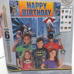 Batman Giant 5pc Scene Setter Kit W/9 Photo Props 30inch Balloon And Party Game