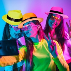 Neon Party Supplies Glow in the Dark Party Supplies for Hora Loca Party Carnival
