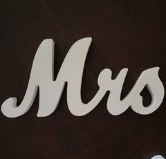 Mr and Mrs Signs Wedding Table Decorations Wood Freestanding White – GIFT!