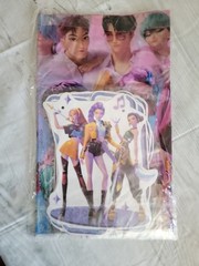 Kpop Style Cover Table And Banner