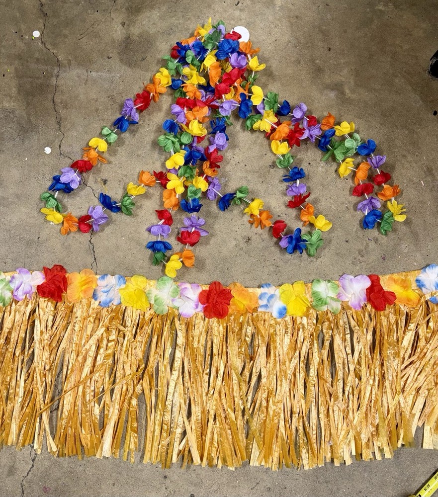 Luau Tiki Hut Decor 4 Lei 20”, 30+ Feet Grass Skirt Border NWOT & Storage Bag