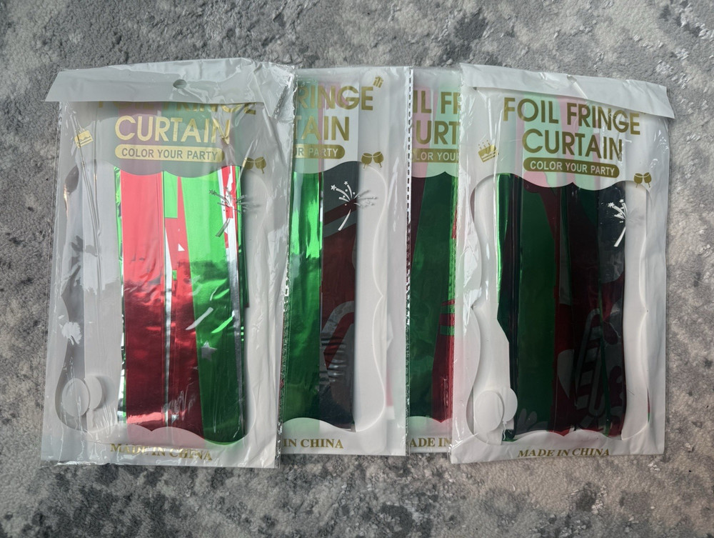 4- Star Pattern Foil Fringe Curtain Backdrop, Red & Green Party Decoration
